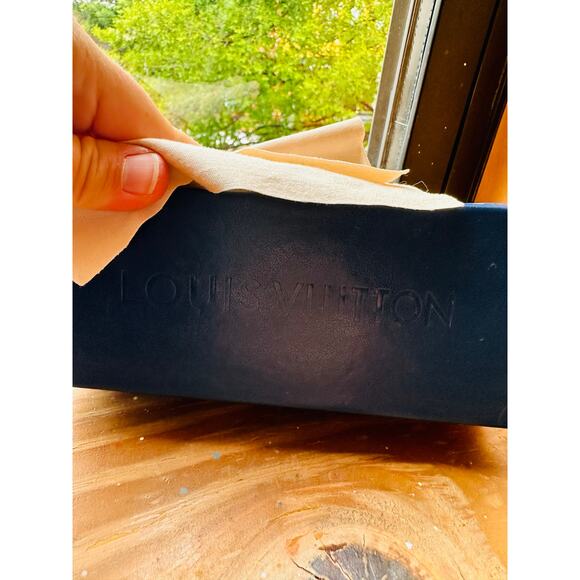 LOUIS VUITTON Black Gold Arrow Chain Sides Edge Cat Eye Sunglasses - Picture 4 of 11